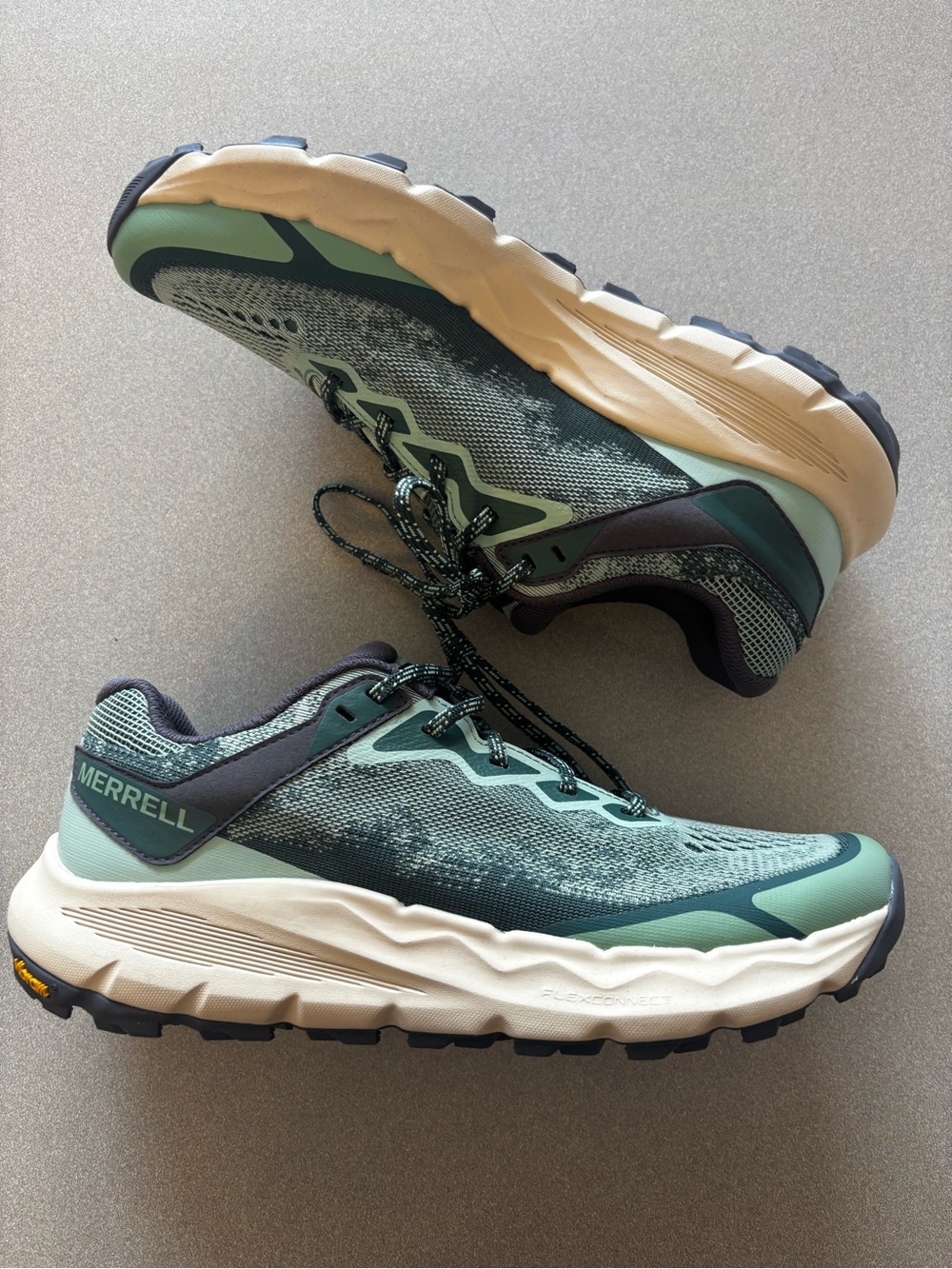 NWOT Merrell Nova 4 Trail Running Shoes in Basil Green and Cream
